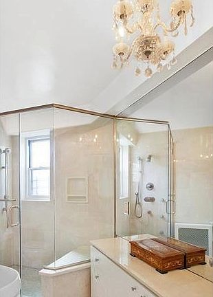 4th image of 300 E 71st St APT 190