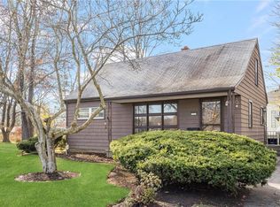 5 Greenwood Ave, Coventry, RI 02816