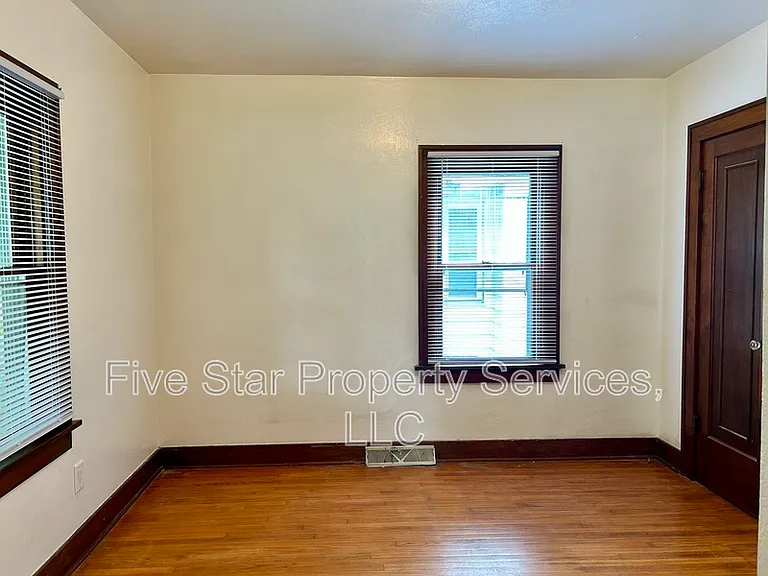 2360 S 9th St — Photo 7