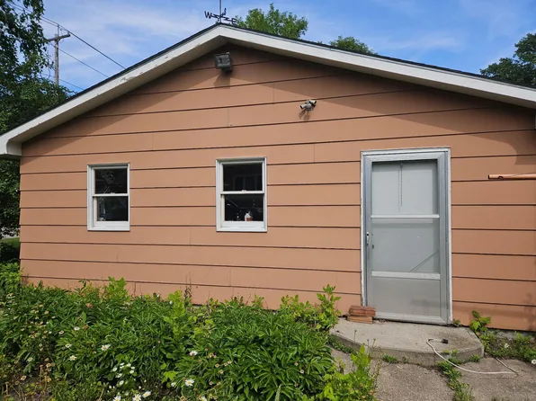 304 Arnold Ave S, Thief River Falls, MN 56701