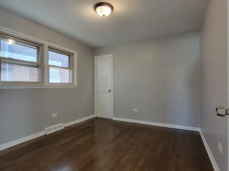 6341 S Kilpatrick Ave — Photo 6