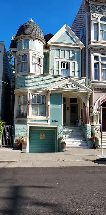 Queen Anne Victorian. Seismic retrofitting has been done (even though this building made it through 1906 earthquake). Apartment #5 is in the middle of the building upstairs.