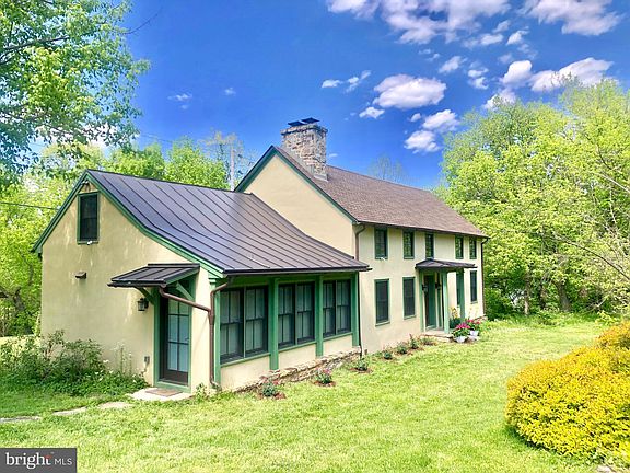 2nd image of 94 Aspen Hill Dr
