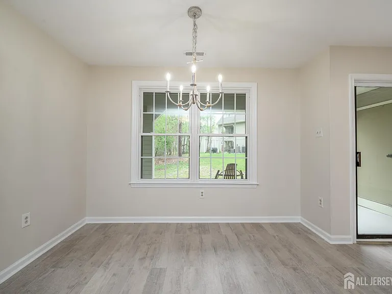 17 Chelmsford Ct — Photo 8