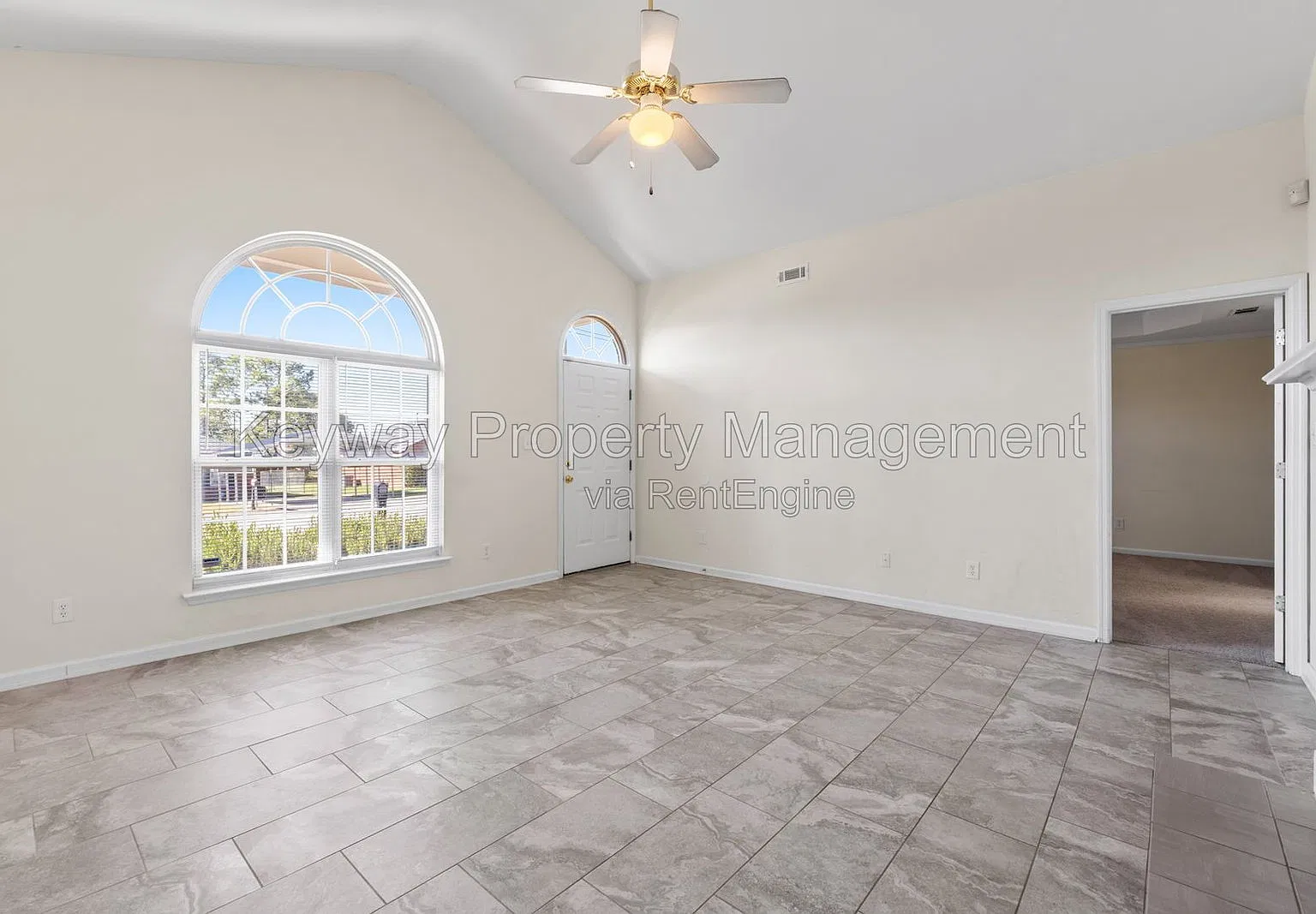 3 bed, 2.0 bath, 1716 sqft, $1,535 — Photo 3