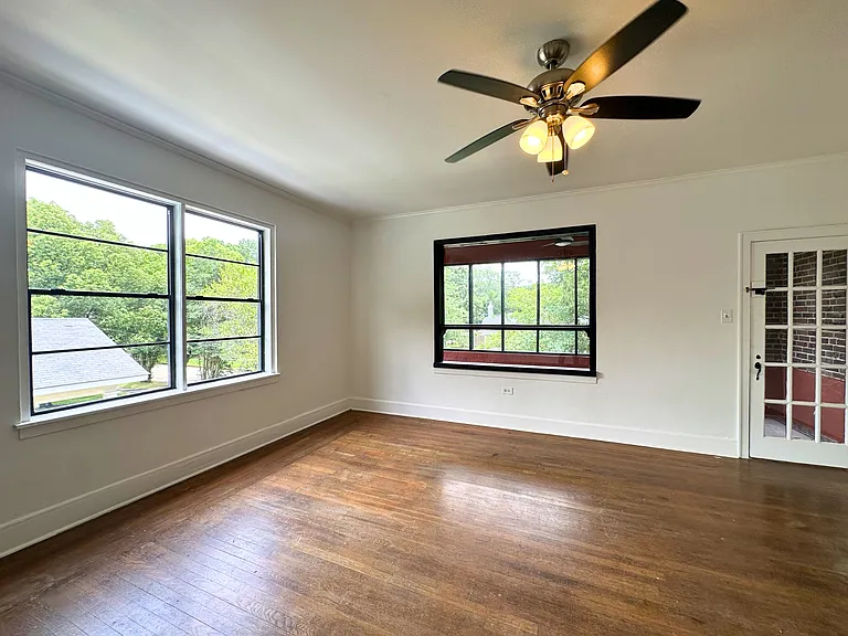 122 Demouy Ave #1/2 — Photo 7
