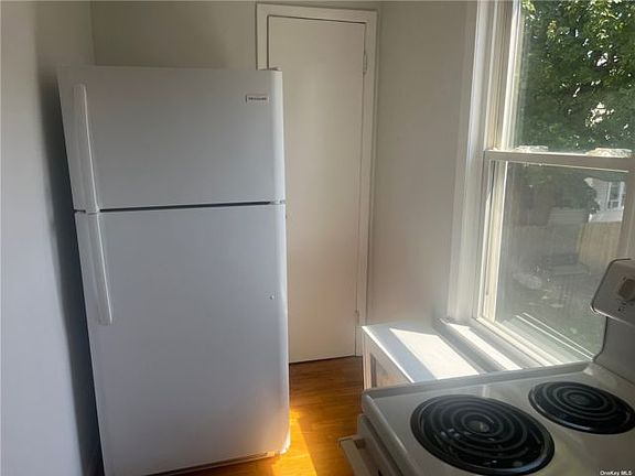 4th image of 108 Audrey Ave