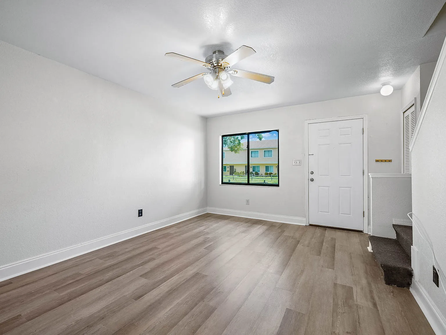 12062 Tift Cir — Photo 2