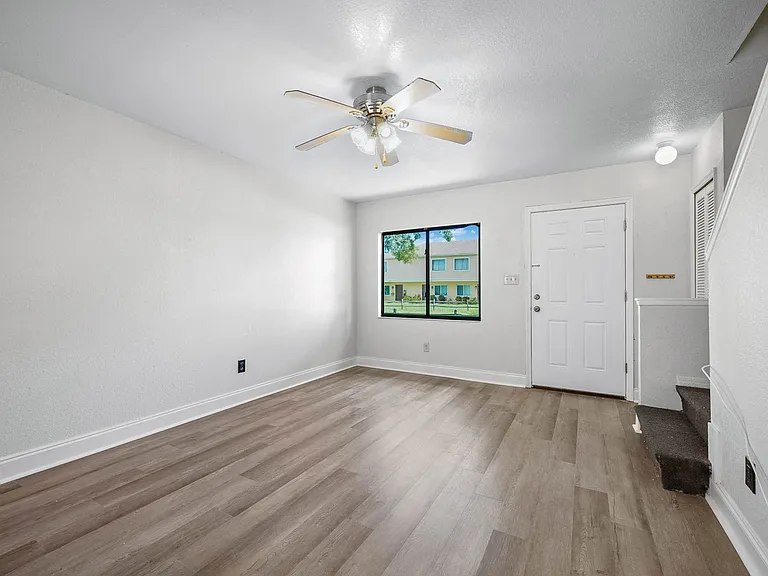 12062 Tift Cir — Photo 2