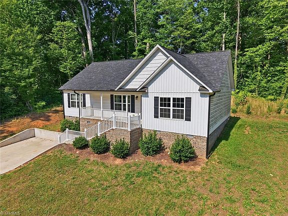 3rd image of 1592 Brookdale Dr
