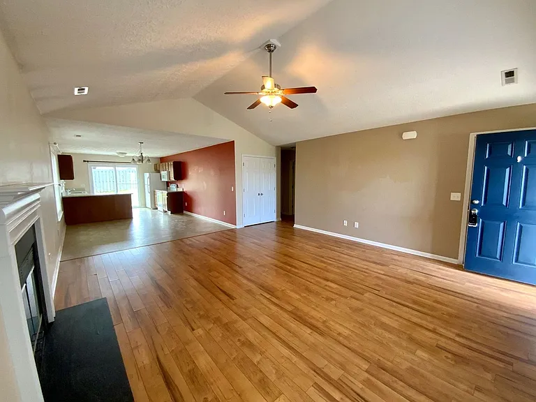 329 Rose Bud Ln — Photo 3