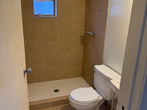 4th image of 405 S Florence St APT 4