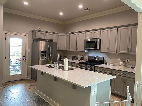 4th image of 368 Highland Oaks Ave
