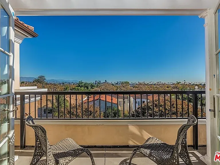 313 S Reeves Dr #203 — Photo 9