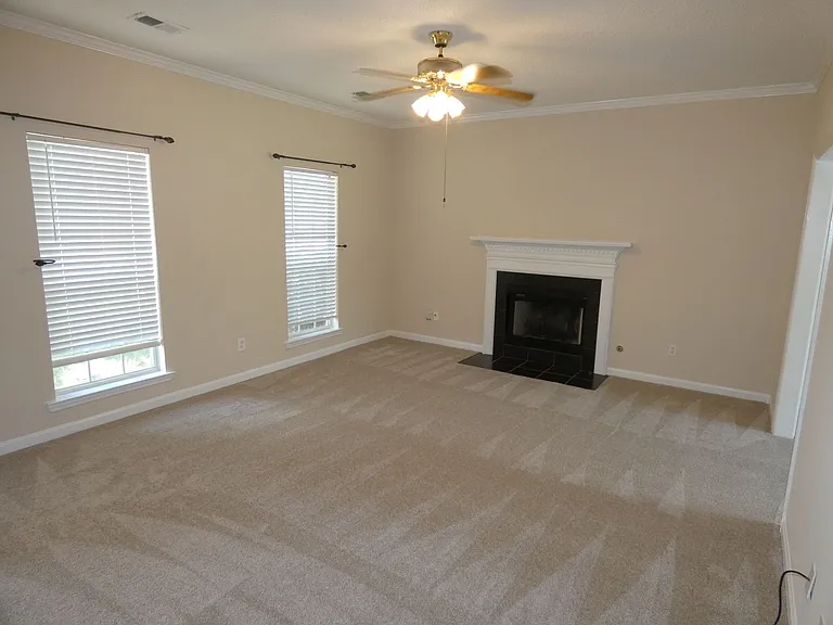 230 Chadwick Ln — Photo 2