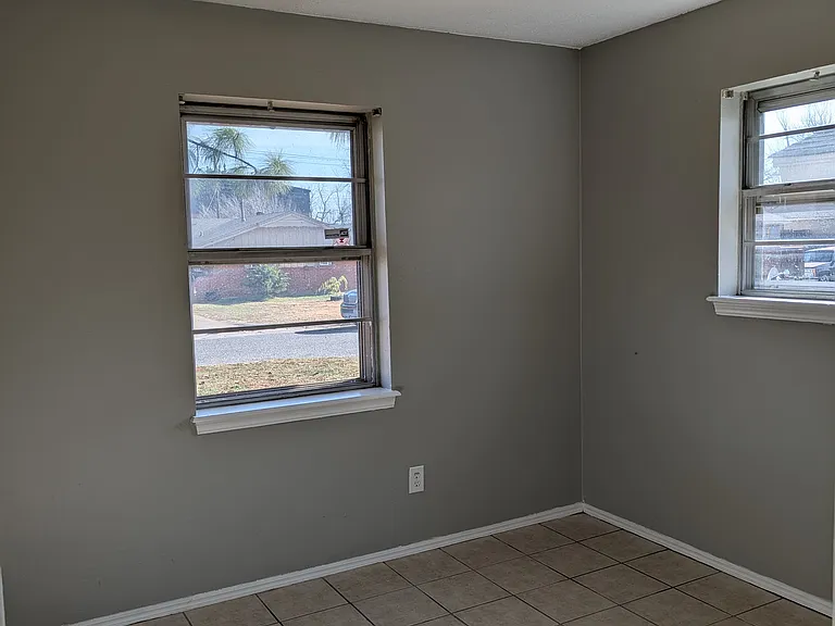 941 N Bradley Ave — Photo 17