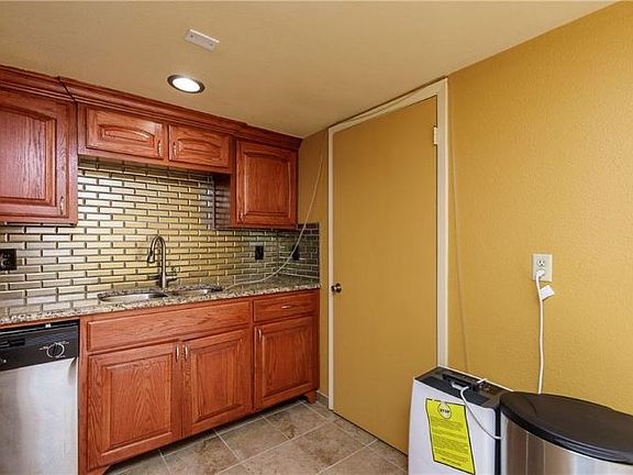 3rd image of 4334 Ocean Dr APT 303