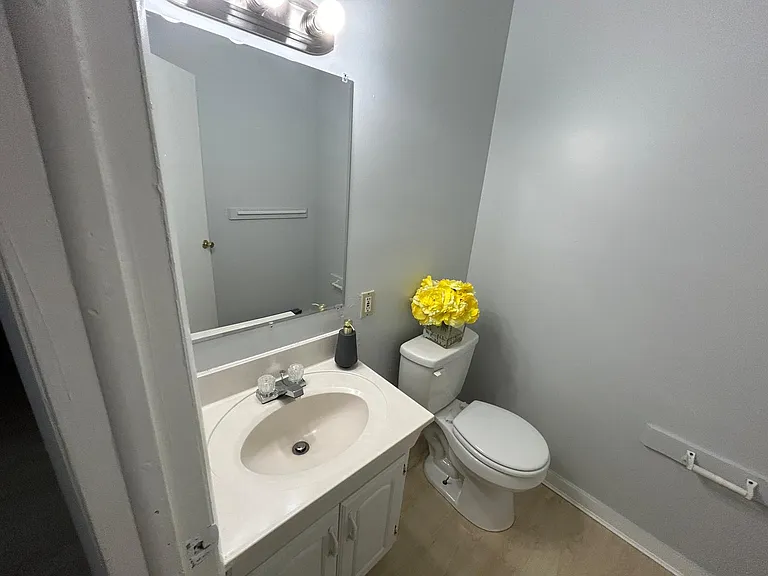 206 E Ayre St #15 — Photo 9