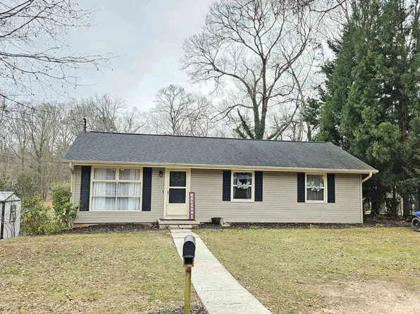 1654 Lakeview Cir, Gainesville, GA 30501