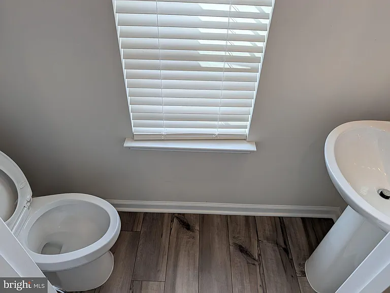 266 Swan Ave — Photo 8