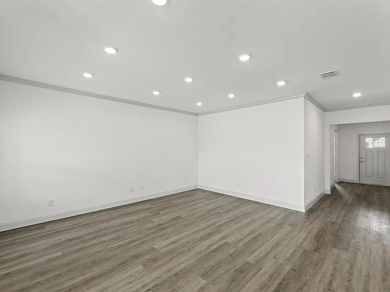 544 Oak Creek Dr — Photo 12