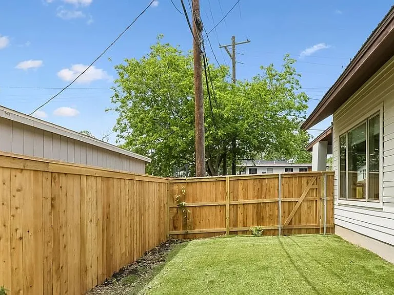 5305 Guadalupe St #A — Photo 24