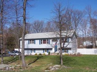 6 Sterling Cir, Wallkill, NY 12589