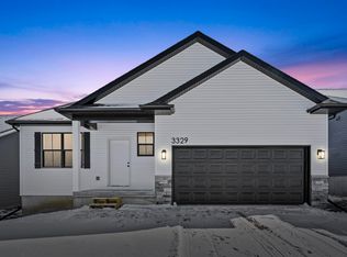 3329 Lincolnshire Rd, Waterloo, IA 50701