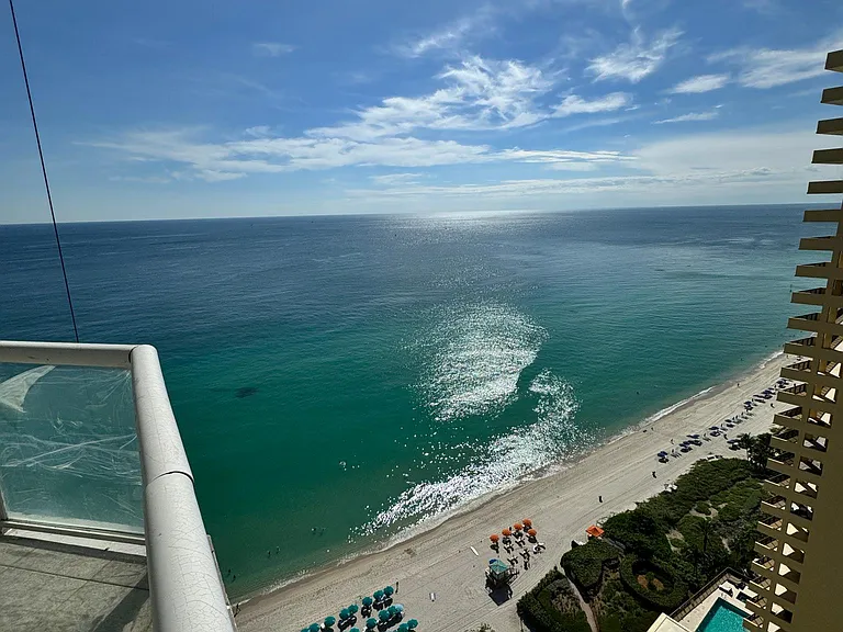Collins Ave — Photo 12