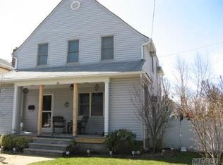 28 Cherry St, Valley Stream, NY 11581