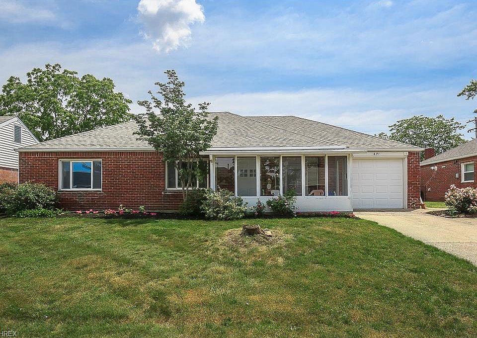 1st image of 691 Willow Dr
