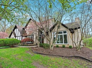 8746 S Christine Dr, Brighton, MI
