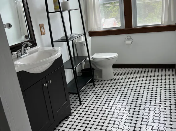 1 S Sycamore St #4AA, Newtown, PA 18940