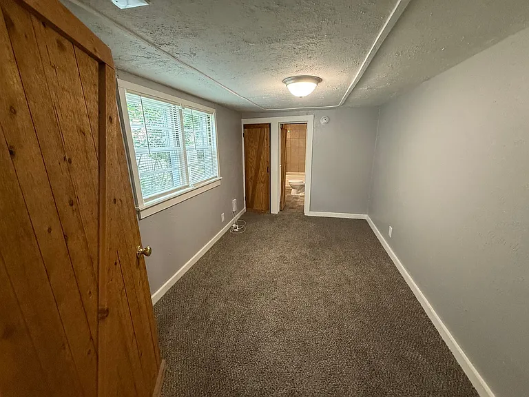 805 Rhodes Ave — Photo 11