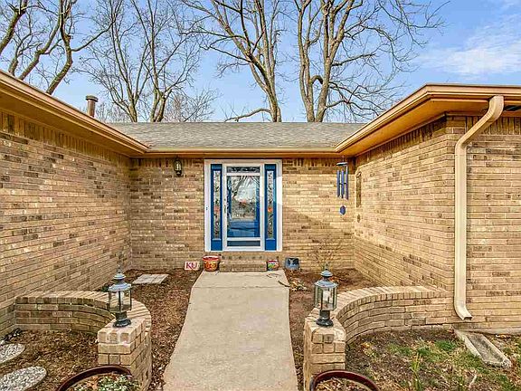 3rd image of 2501 Estates Dr
