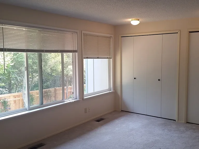 928 Blue Heron Ave NE — Photo 5