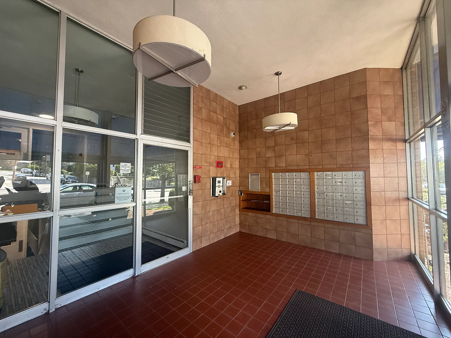 2 bed, 750 sqft, $2,400 — Photo 4