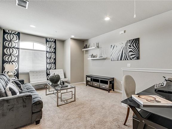 4th image of 2880 Donnell Dr Unit 2004