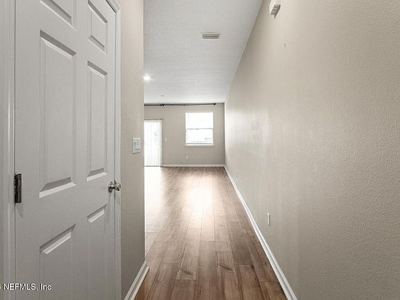 3rd image of 9787 Fiddleback Ln