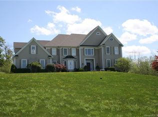 4 Meadow Ridge Dr, New Fairfield, CT 06812