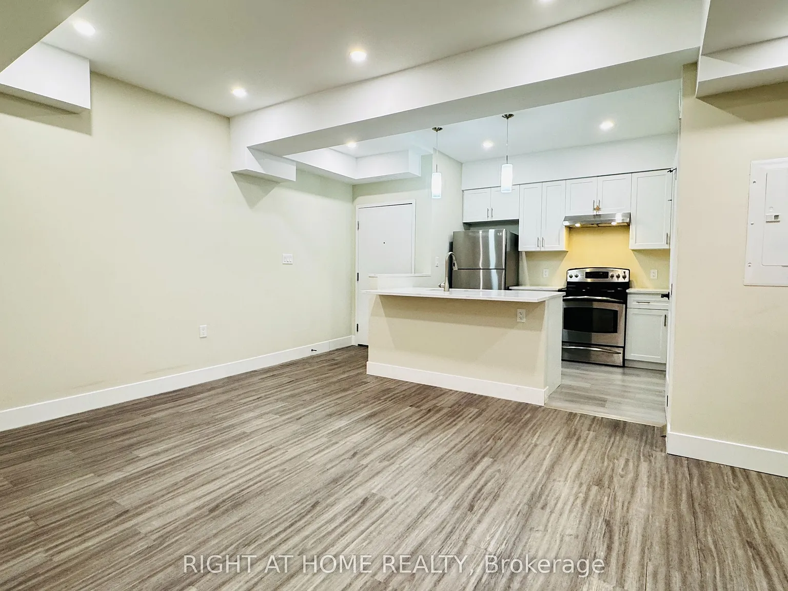 2 bed, $1,600 — Photo 2