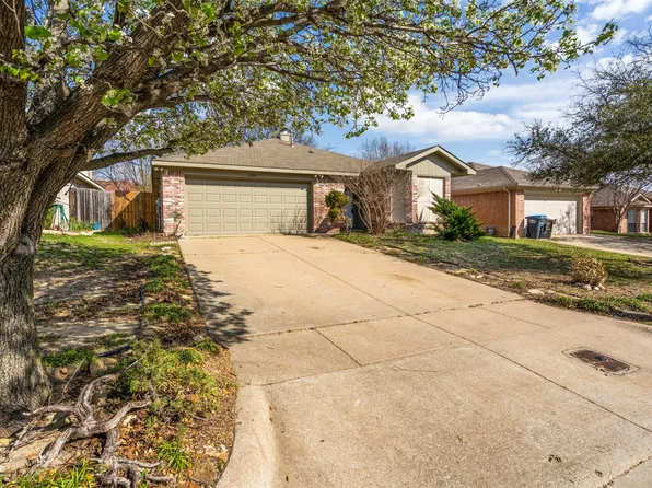 2209 Whispering Wind St, Fort Worth, TX 76108