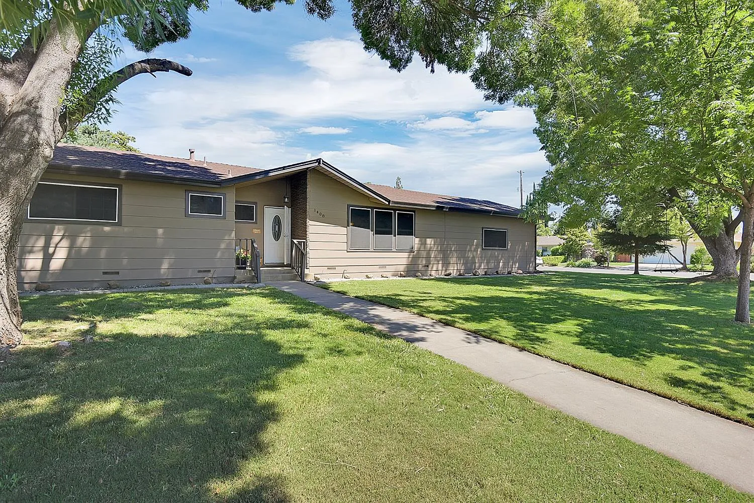 1408 Creswell Dr photo 1