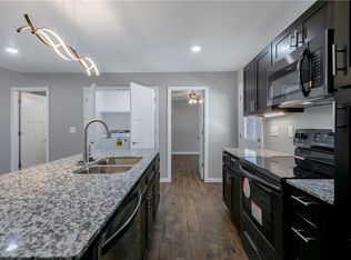 410-412 S Byers Ave, Gentry, AR 72734