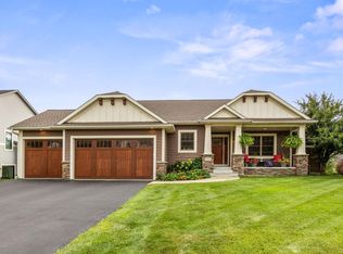 1069 Symphony Ln, Chaska, MN 55318