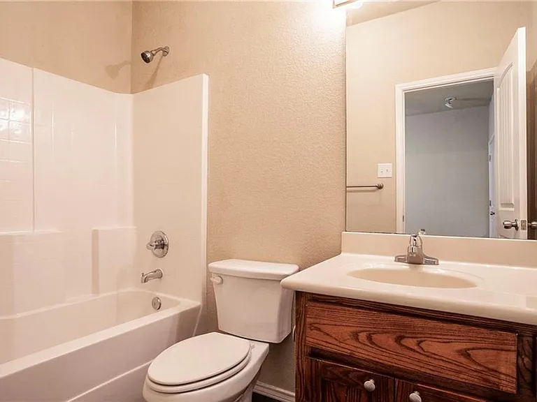 323 French Ave — Photo 13
