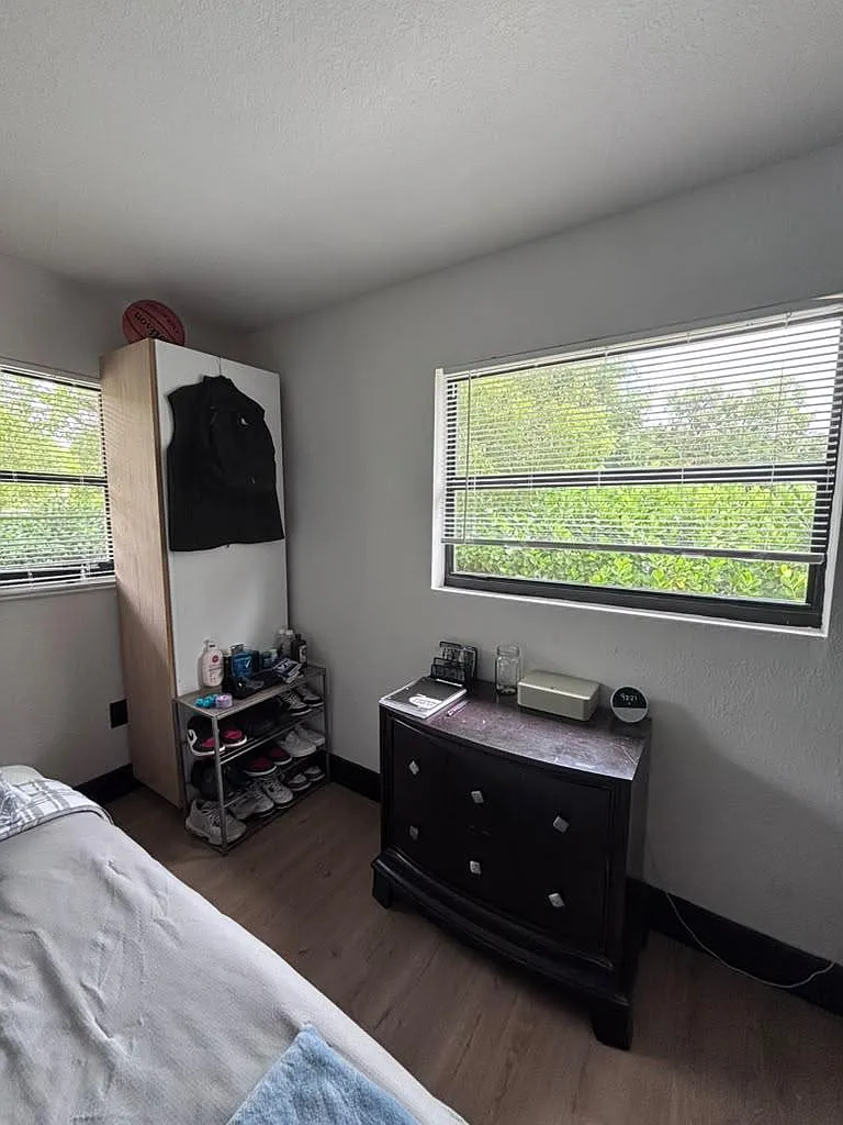 3 bed, 1.0 bath, 1600 sqft, $1,139 — Photo 2