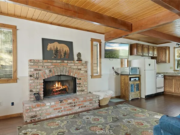 33133 Ridge Rd, Arrowbear Lake, CA 92382