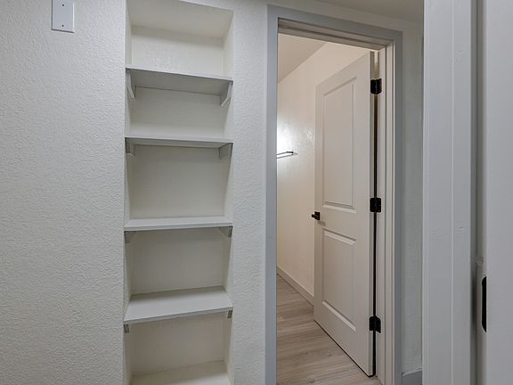 5th image of 1149 Victor St