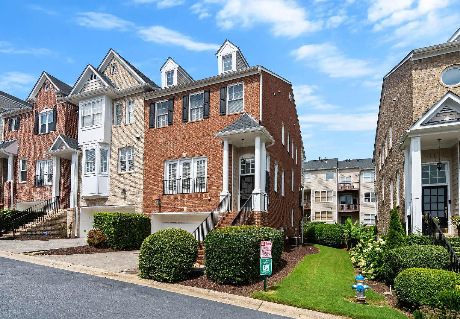 4 bed, 3.5 bath, 2884 sqft, $3,550 — Photo 3
